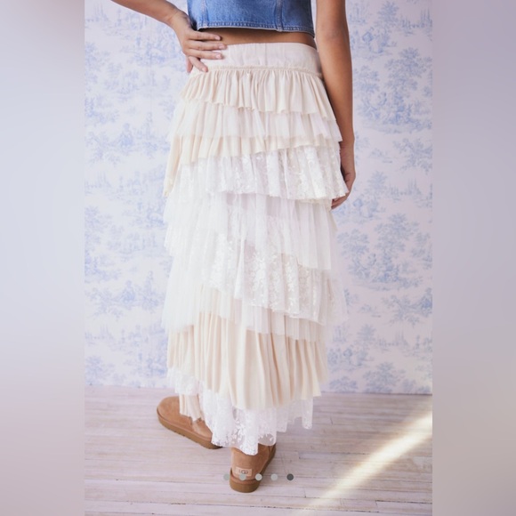 ISO!!!!! KIMCHI BLUE TIERED RUFFLE MIDI SKIRT URBAN OUTFITTERS!!!!!!!!!! - Picture 2 of 2